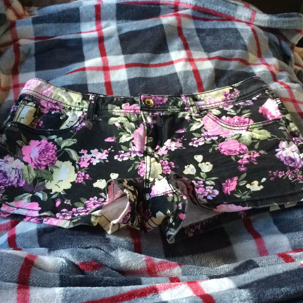 Flower denim shorts